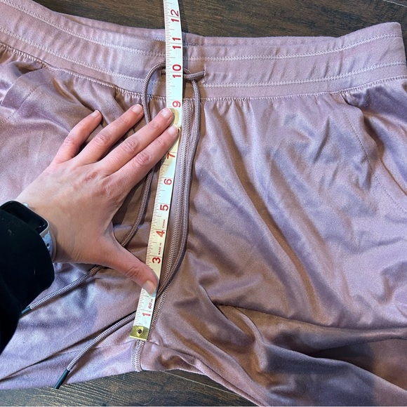 [Under Armour] Mauve Pink Capri Sweat Pants - Picture 4 of 8